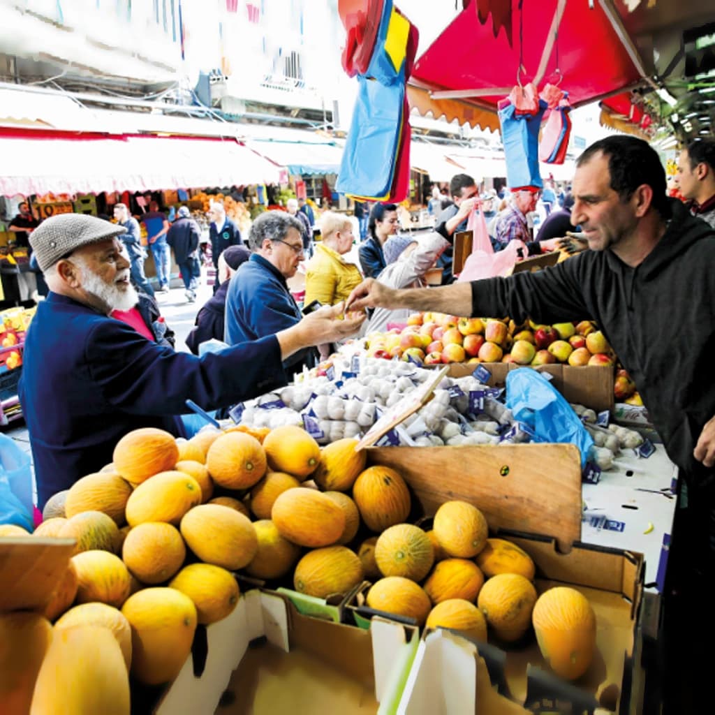 background of זכויות יוצרים